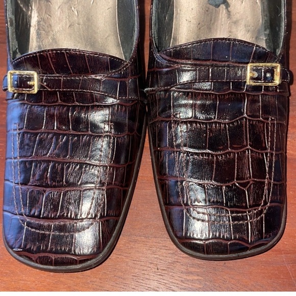 Nina Square Toe Chocolate Croc Embossed Alligator Pumps Gold Buckle Hardware Sz9 - Picture 9 of 10